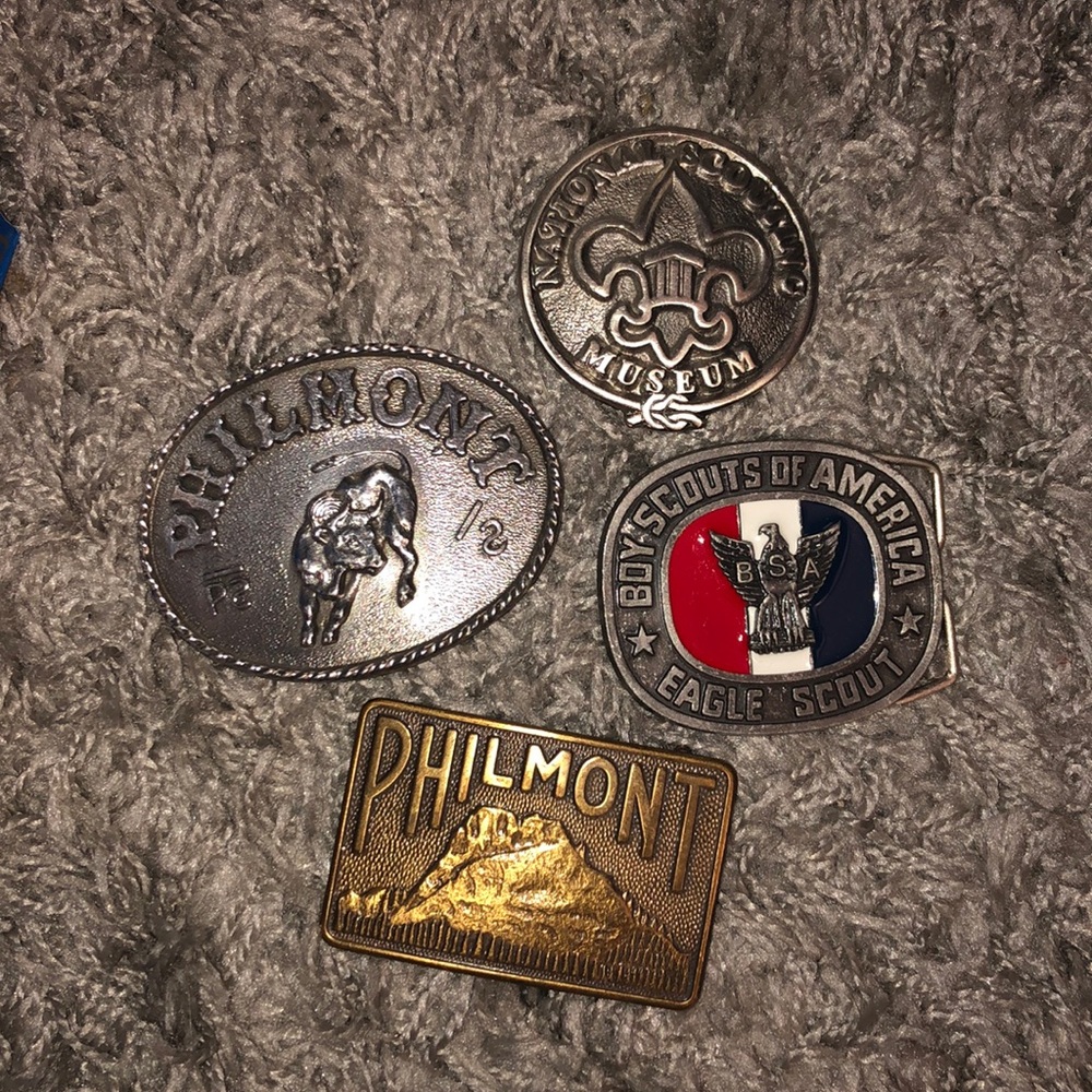 Lot of men’s belt buckles